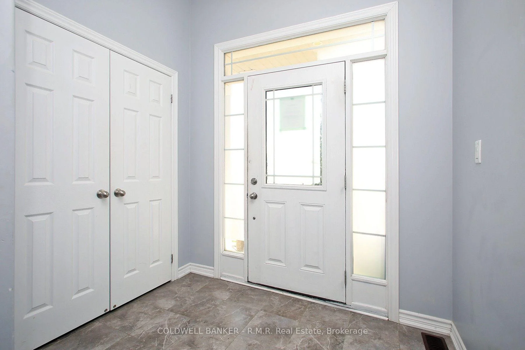 Photo 4 of 30 Moses Crescent, Clarington, Bowmanville — HOMEH