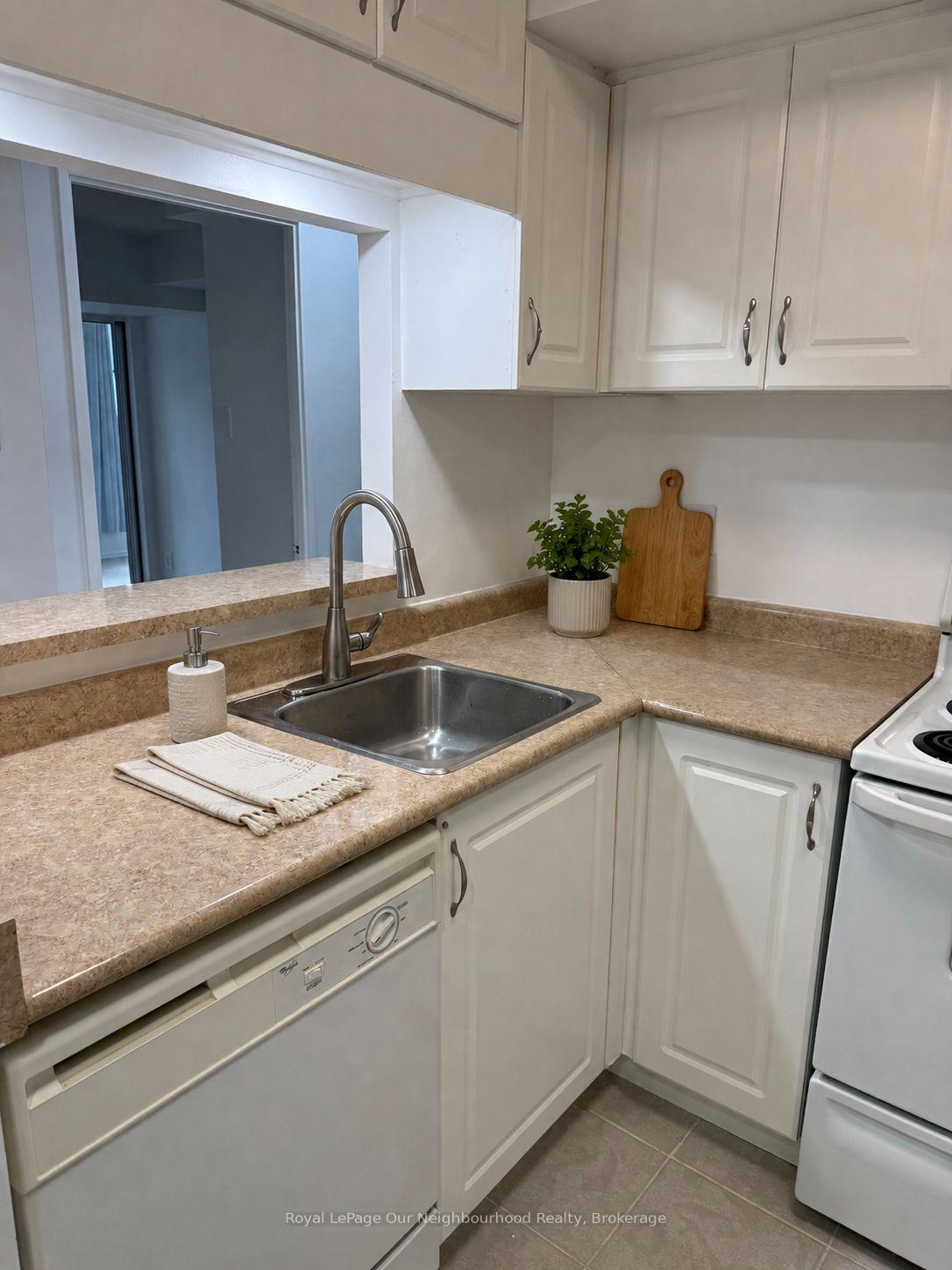 Photo 5 of Unit 806, 92 King Street E, Toronto, Church-Yonge Corridor — HOMEH