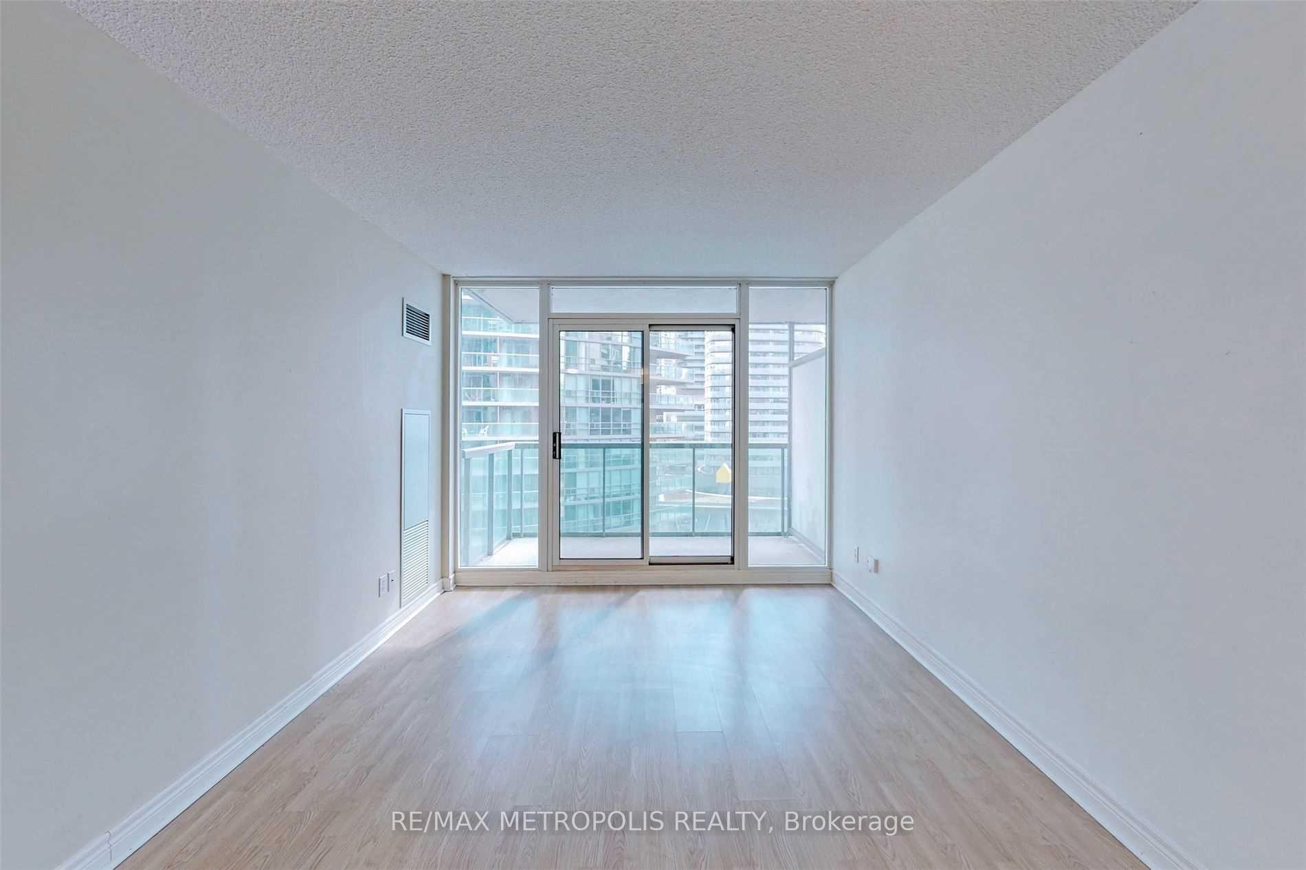 Photo 2 of Unit 1005, 51 Lower Simcoe Street, Toronto, Waterfront Communities — HOMEH