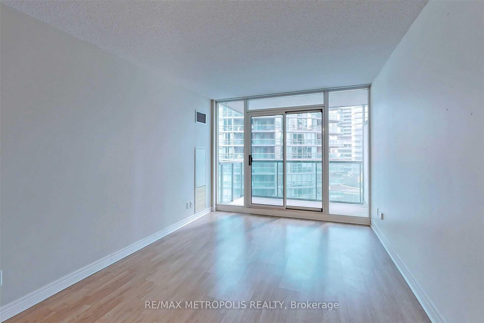 Photo 3 of Unit 1005, 51 Lower Simcoe Street, Toronto, Waterfront Communities — HOMEH