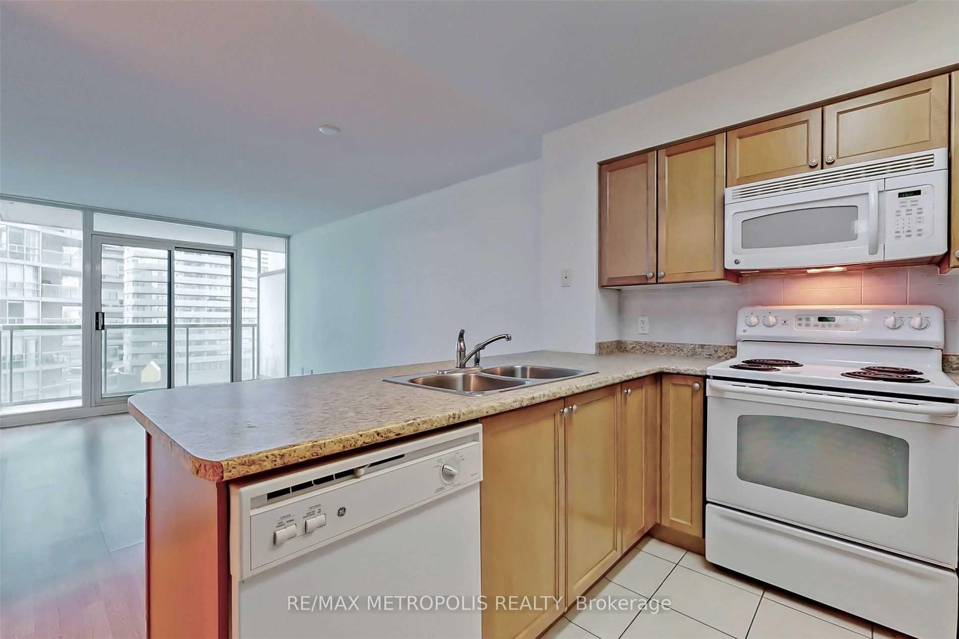 Photo 10 of Unit 1005, 51 Lower Simcoe Street, Toronto, Waterfront Communities — HOMEH