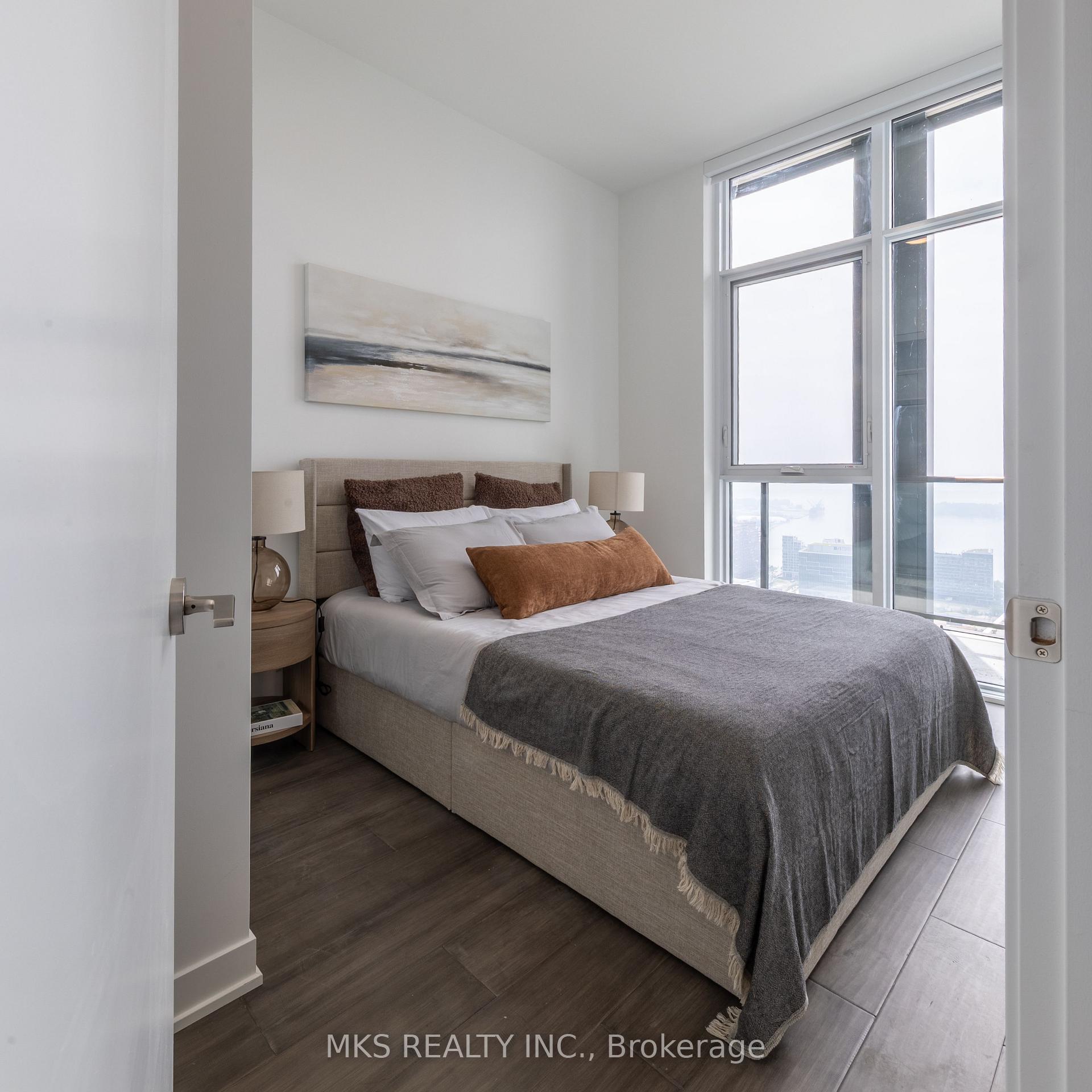 Photo 4 of Unit PH09, 180 Front Street E, Toronto, Moss Park — HOMEH