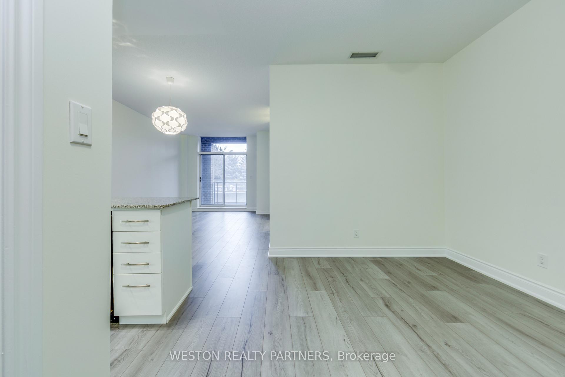 Photo 6 of Unit 118, 25 Earlington Avenue, Etobicoke, Kingsway South — HOMEH