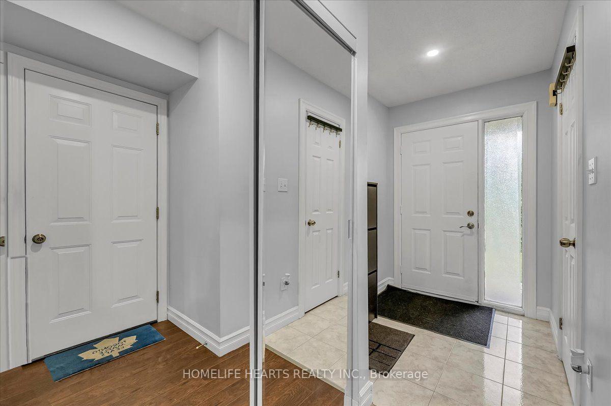 Photo 7 of 21 Bronte Court, Hamilton, Waterdown — HOMEH