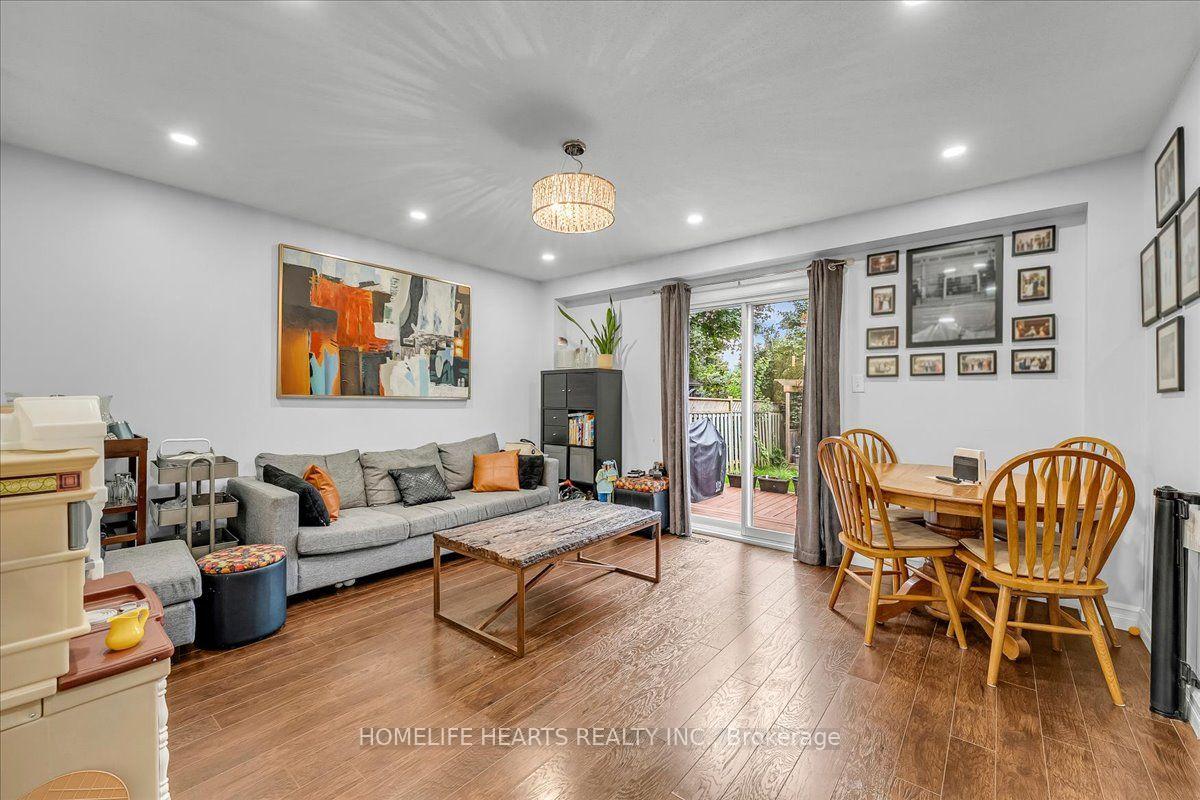 Photo 9 of 21 Bronte Court, Hamilton, Waterdown — HOMEH