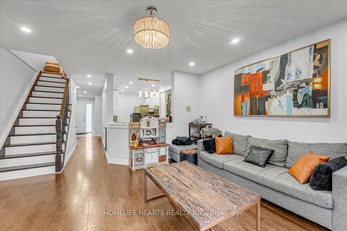 Photo 11 of 21 Bronte Court, Hamilton, Waterdown — HOMEH