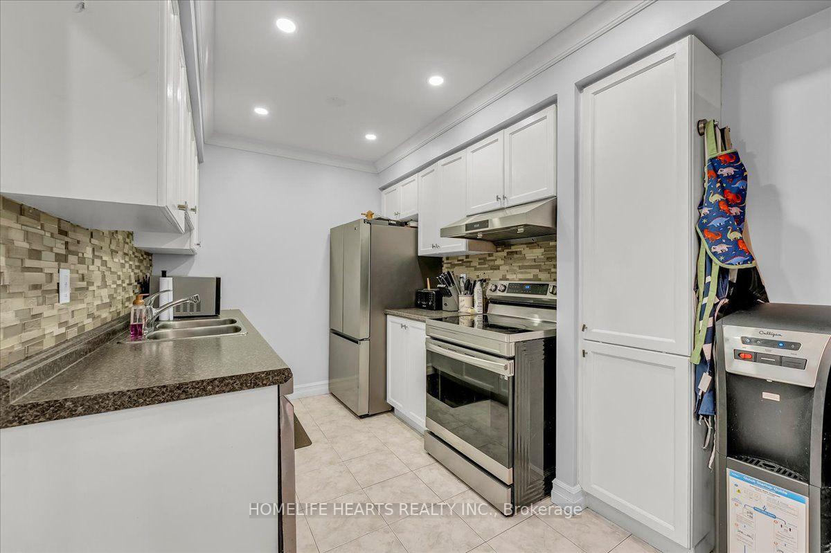 Photo 13 of 21 Bronte Court, Hamilton, Waterdown — HOMEH