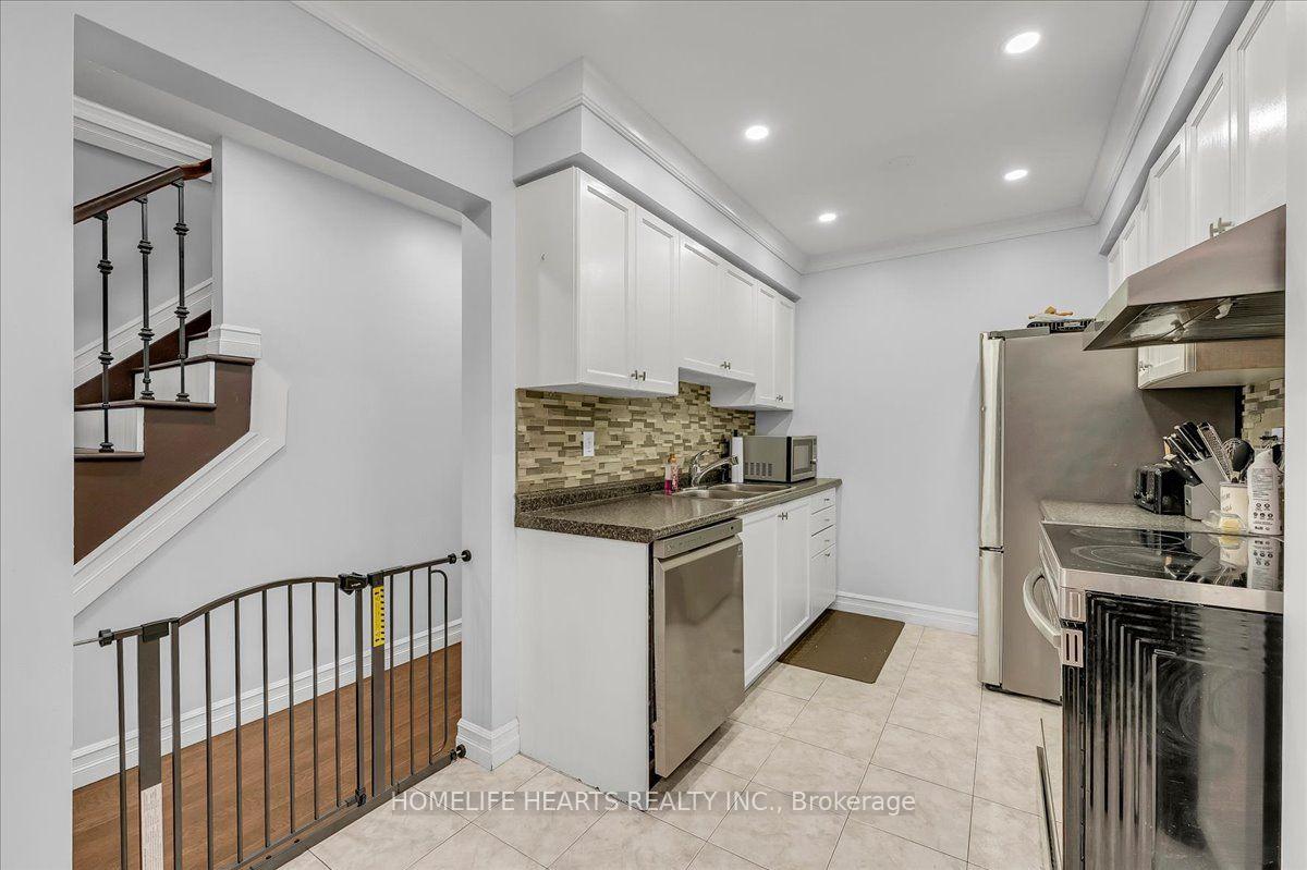 Photo 14 of 21 Bronte Court, Hamilton, Waterdown — HOMEH
