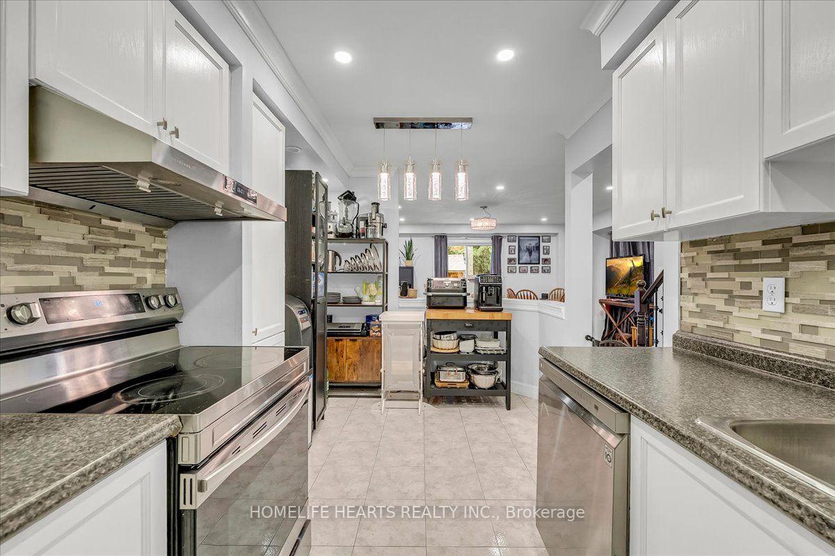 Photo 15 of 21 Bronte Court, Hamilton, Waterdown — HOMEH