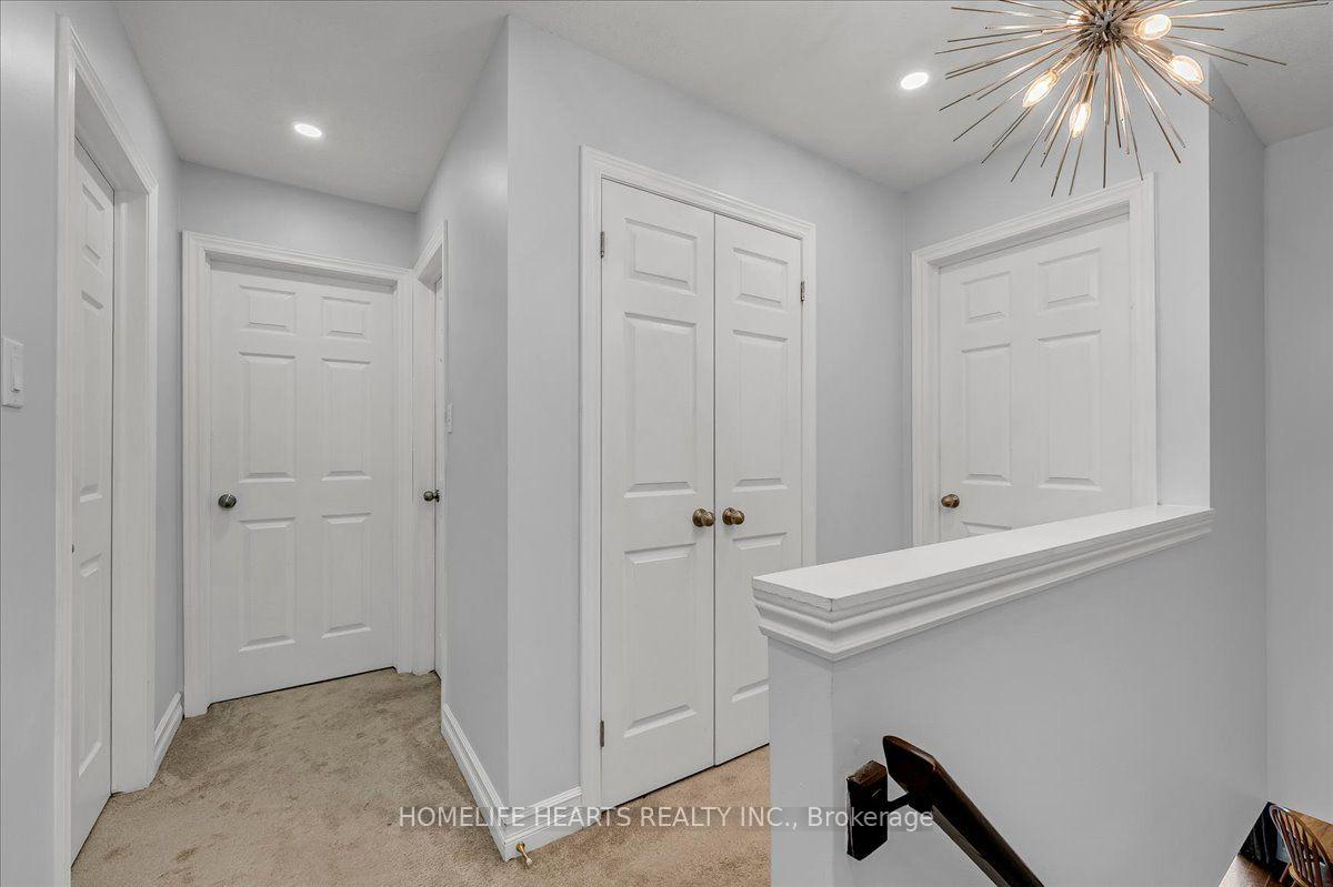Photo 17 of 21 Bronte Court, Hamilton, Waterdown — HOMEH