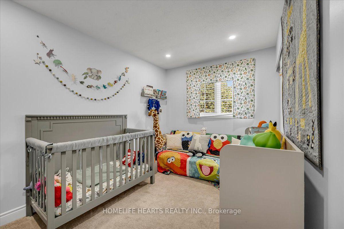 Photo 18 of 21 Bronte Court, Hamilton, Waterdown — HOMEH