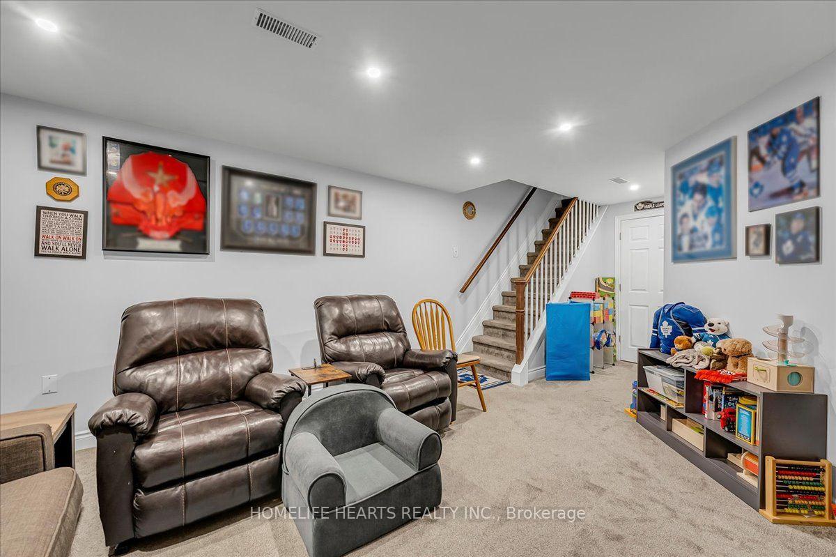 Photo 31 of 21 Bronte Court, Hamilton, Waterdown — HOMEH
