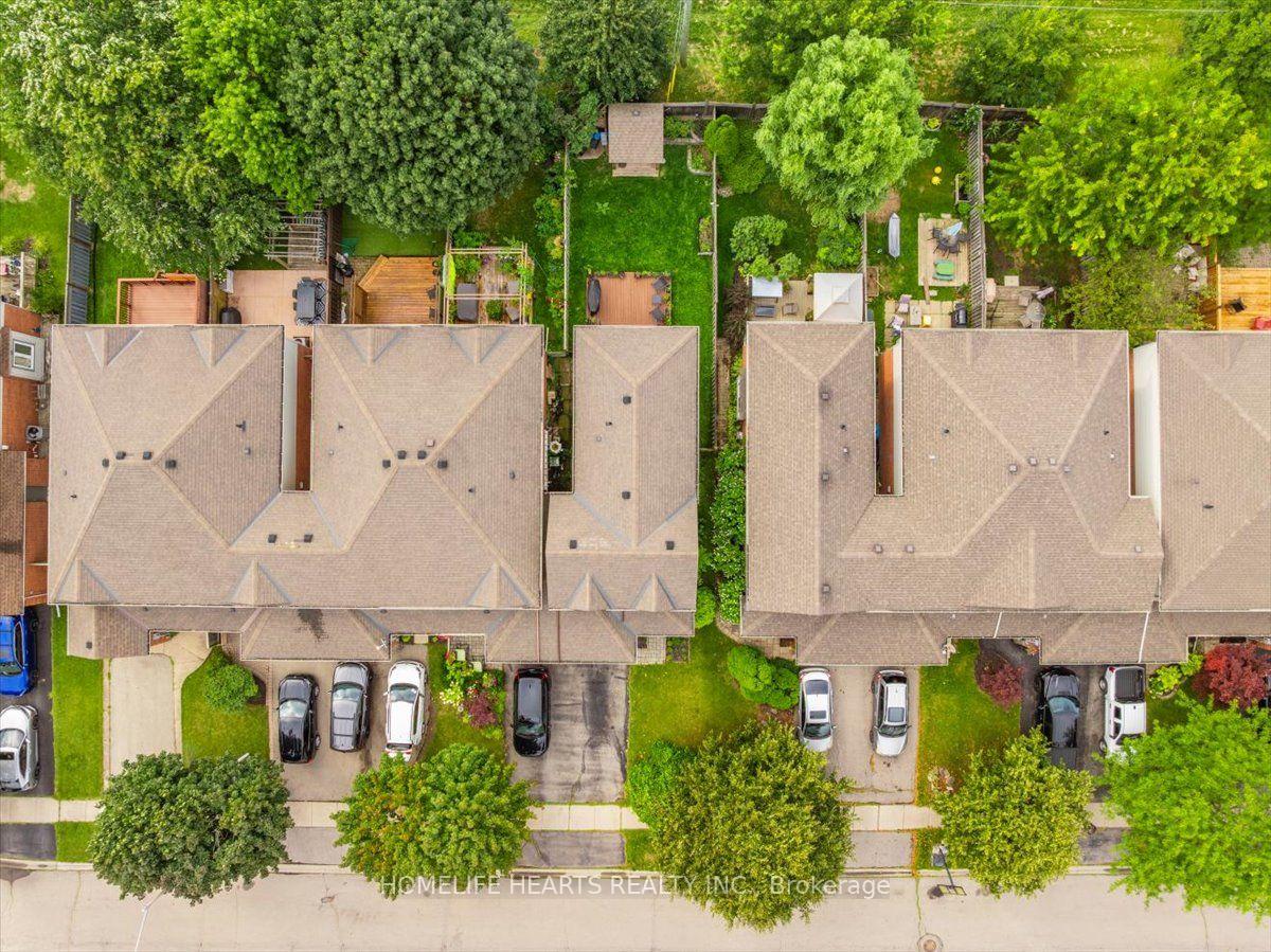 Photo 42 of 21 Bronte Court, Hamilton, Waterdown — HOMEH