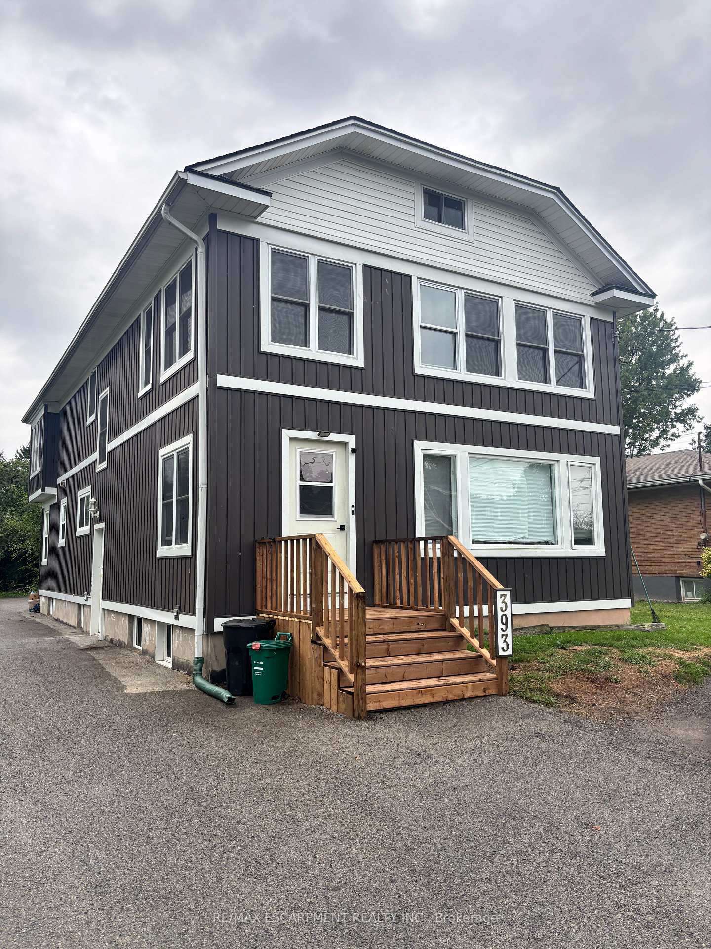 Front of Unit Lower, 393 Bowen Road