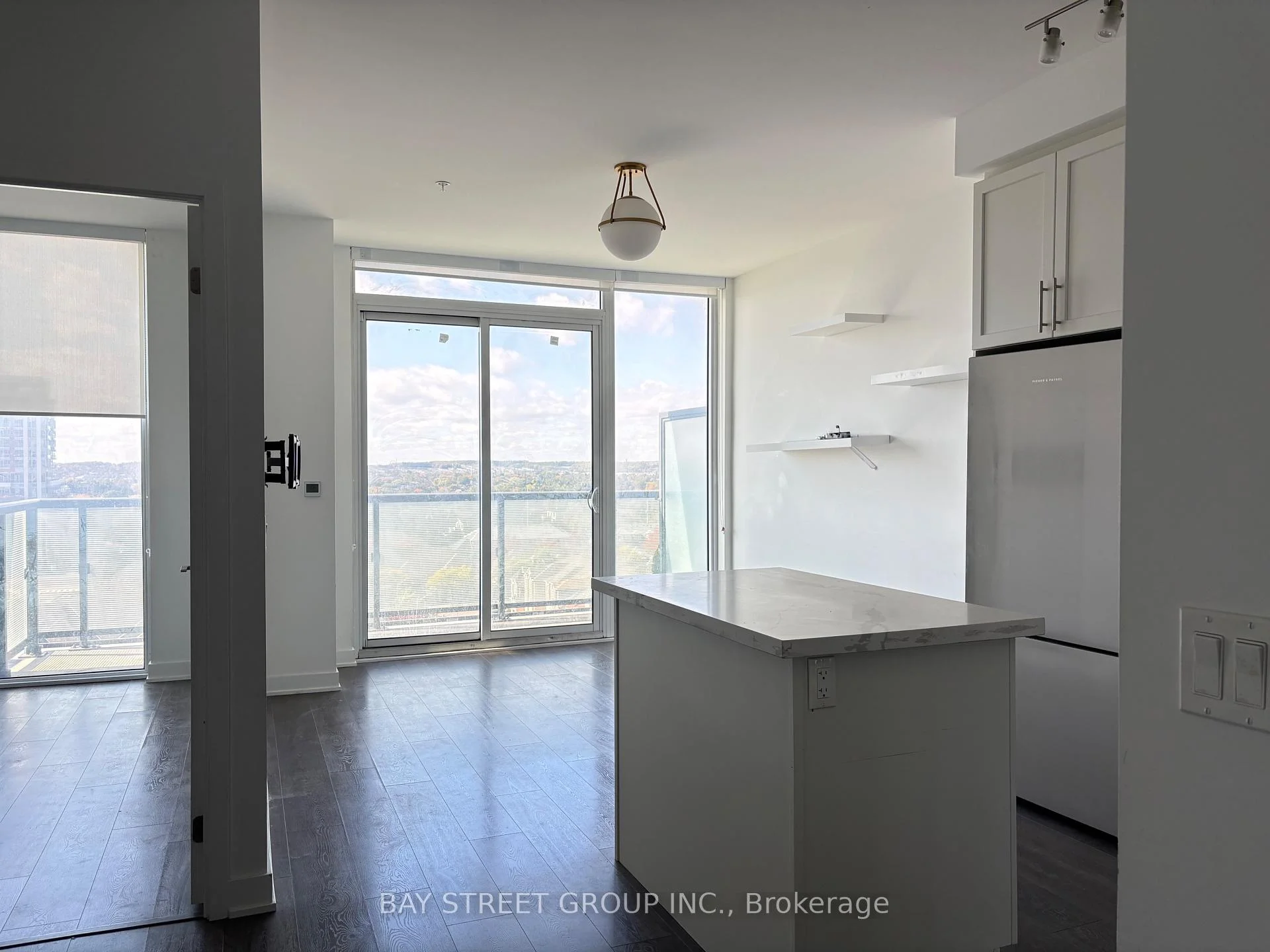 Photo 5 of Unit 902, 85 Oneida Crescent, Richmond Hill, Langstaff — HOMEH