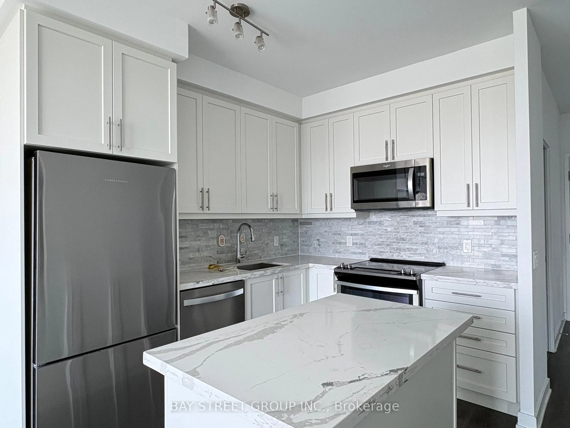 Photo 10 of Unit 902, 85 Oneida Crescent, Richmond Hill, Langstaff — HOMEH