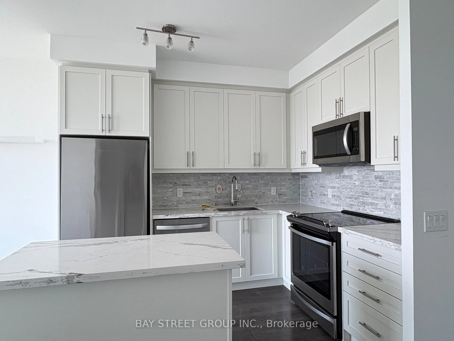 Photo 12 of Unit 902, 85 Oneida Crescent, Richmond Hill, Langstaff — HOMEH