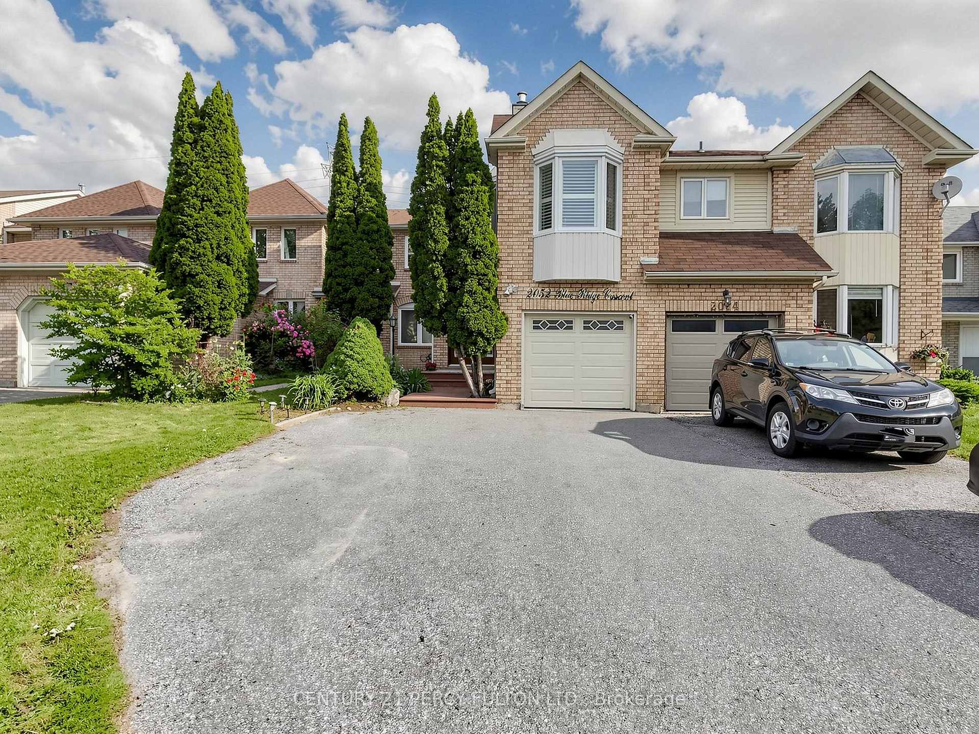 Photo 2 of 2052 Blue Ridge Crescent, Pickering, Brock Ridge — HOMEH