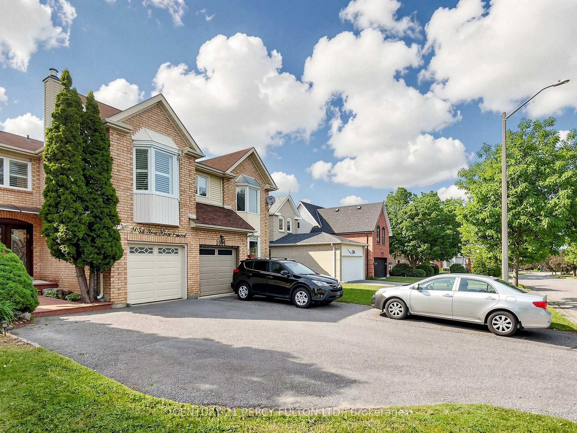 Photo 3 of 2052 Blue Ridge Crescent, Pickering, Brock Ridge — HOMEH