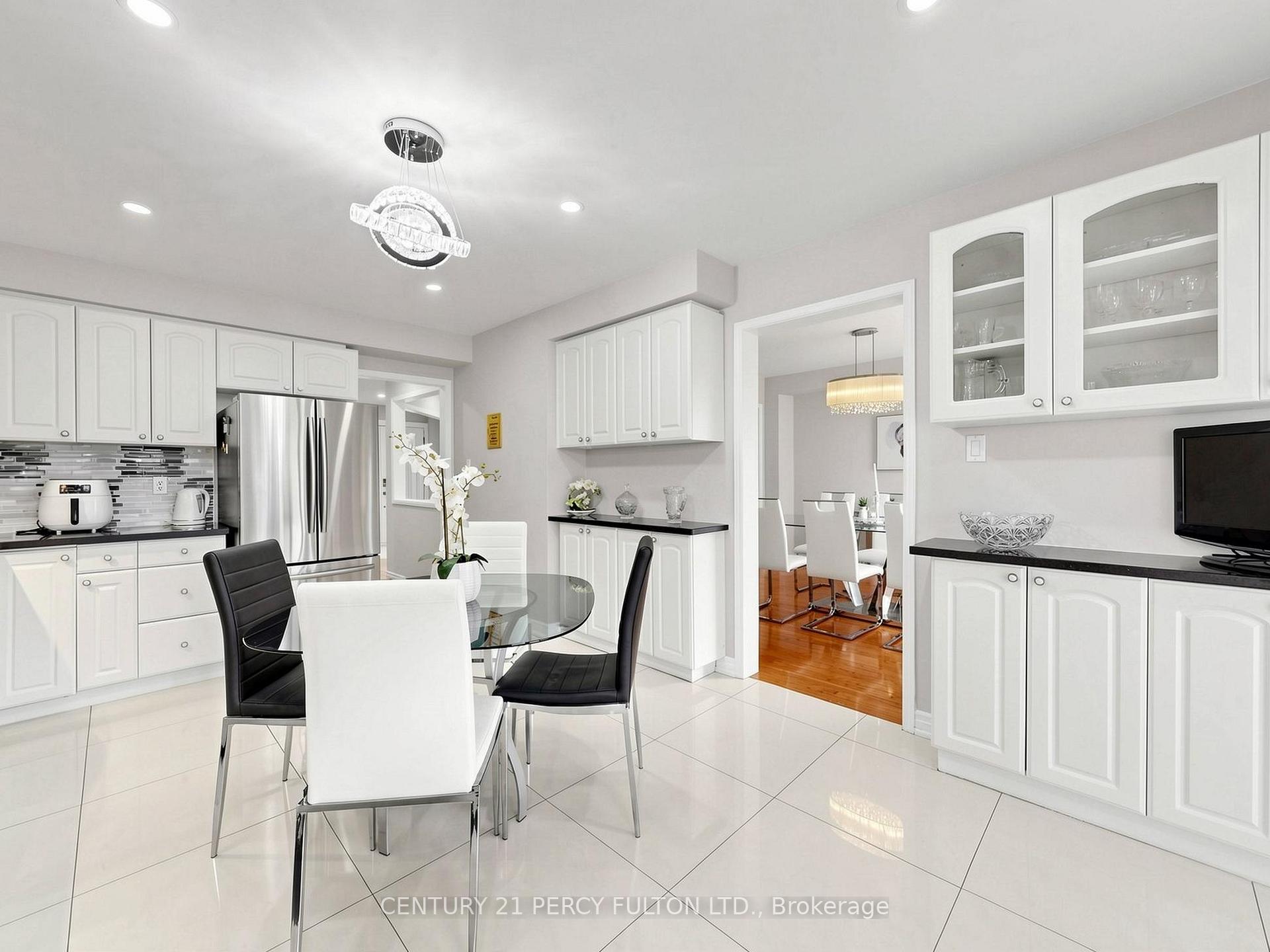 Photo 12 of 2052 Blue Ridge Crescent, Pickering, Brock Ridge — HOMEH