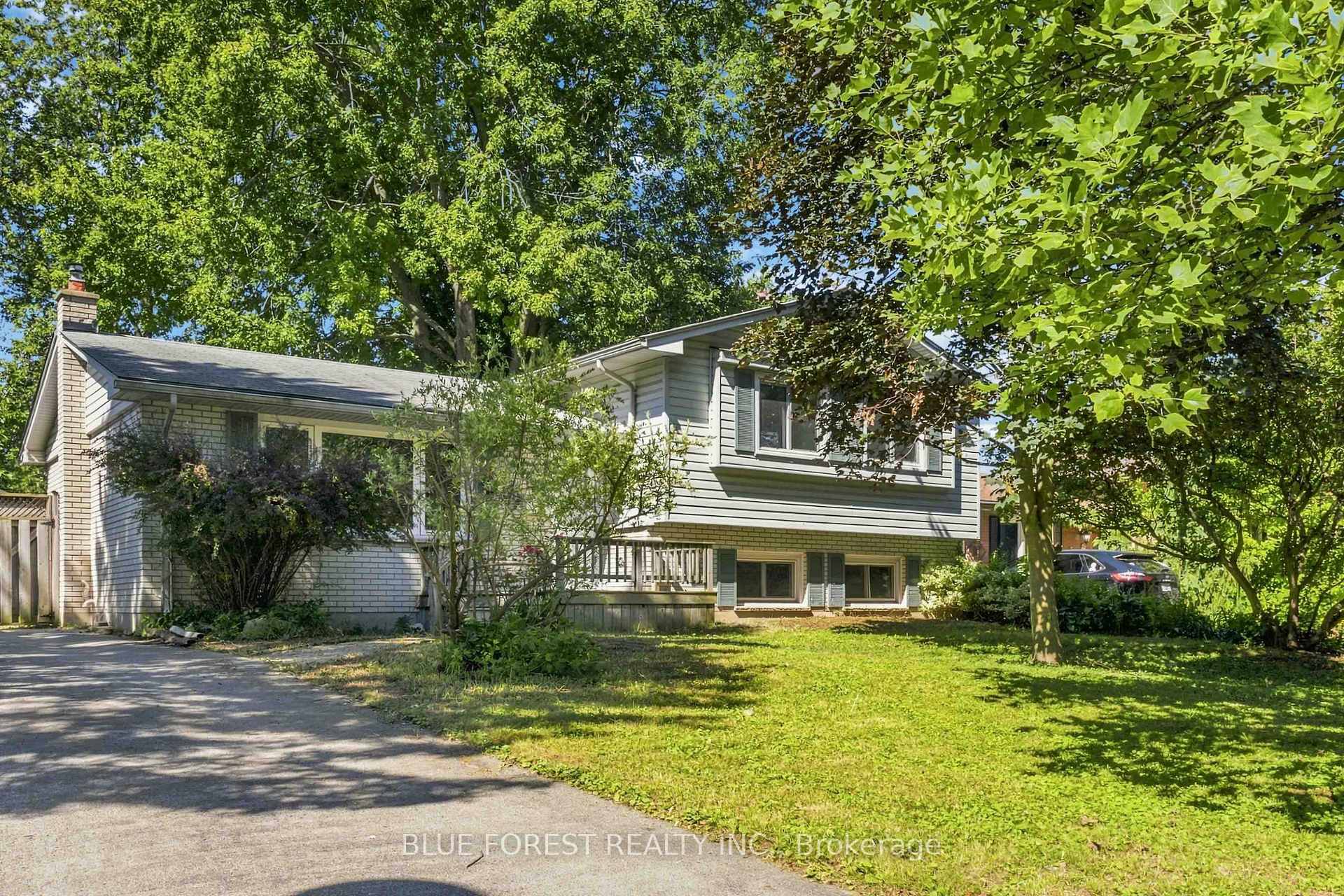Photo 3 of 59 Scotchpine Crescent, London, North F — HOMEH