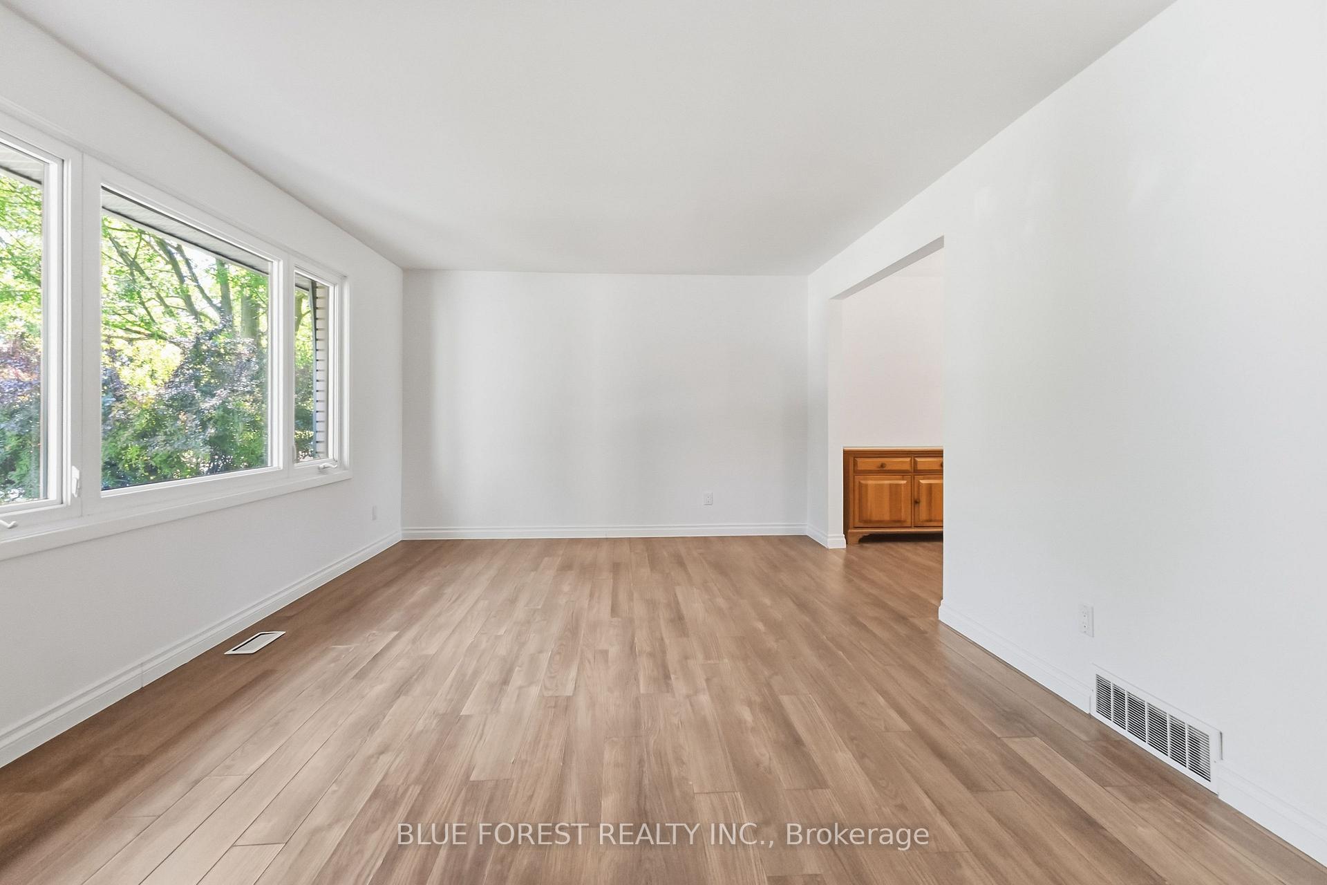 Photo 6 of 59 Scotchpine Crescent, London, North F — HOMEH