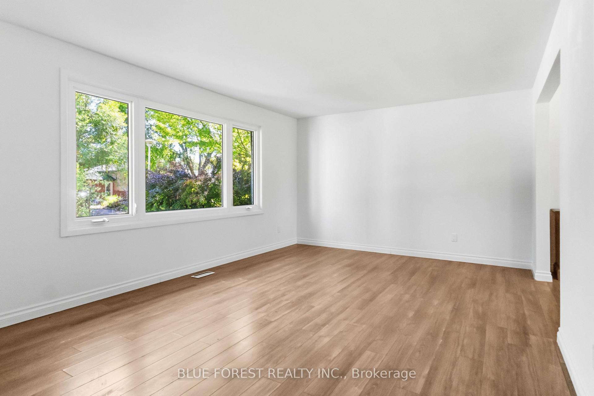 Photo 7 of 59 Scotchpine Crescent, London, North F — HOMEH