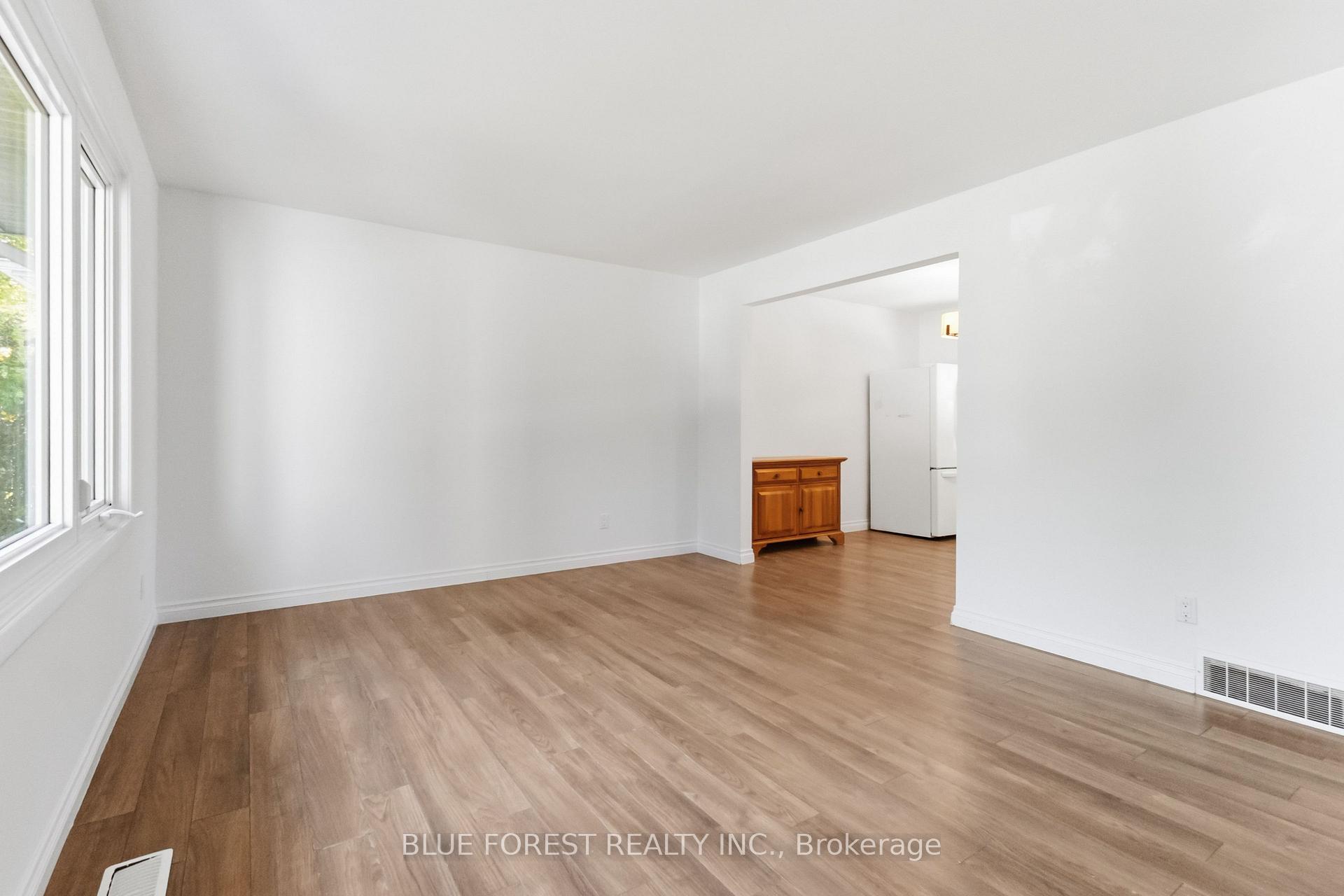 Photo 8 of 59 Scotchpine Crescent, London, North F — HOMEH