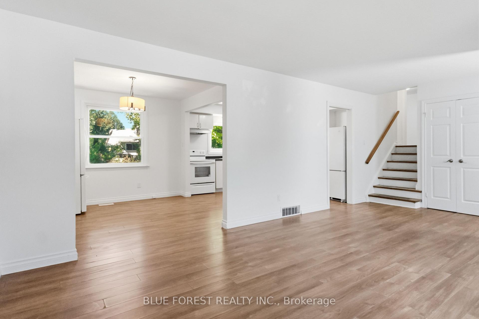 Photo 9 of 59 Scotchpine Crescent, London, North F — HOMEH