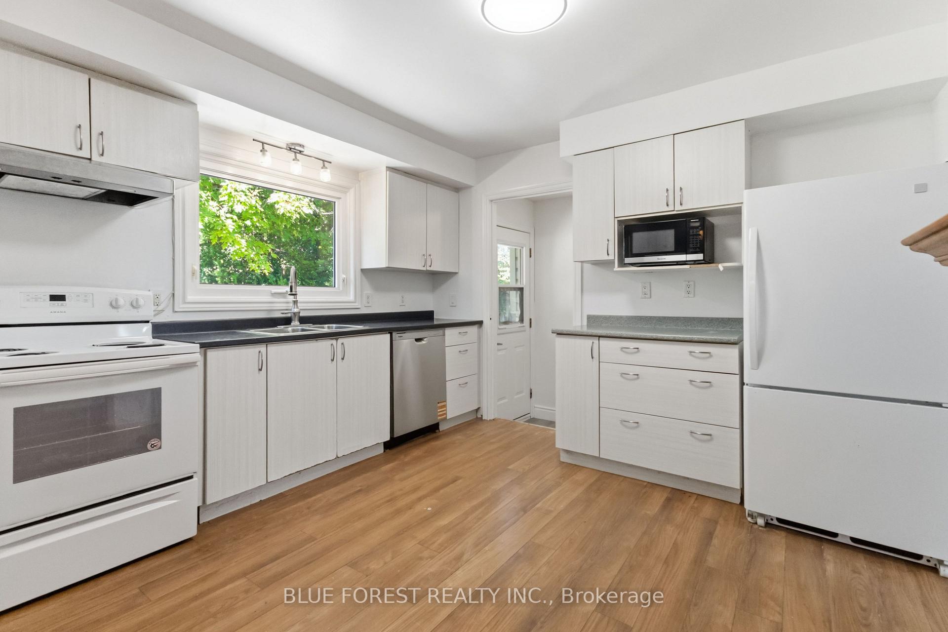 Photo 13 of 59 Scotchpine Crescent, London, North F — HOMEH