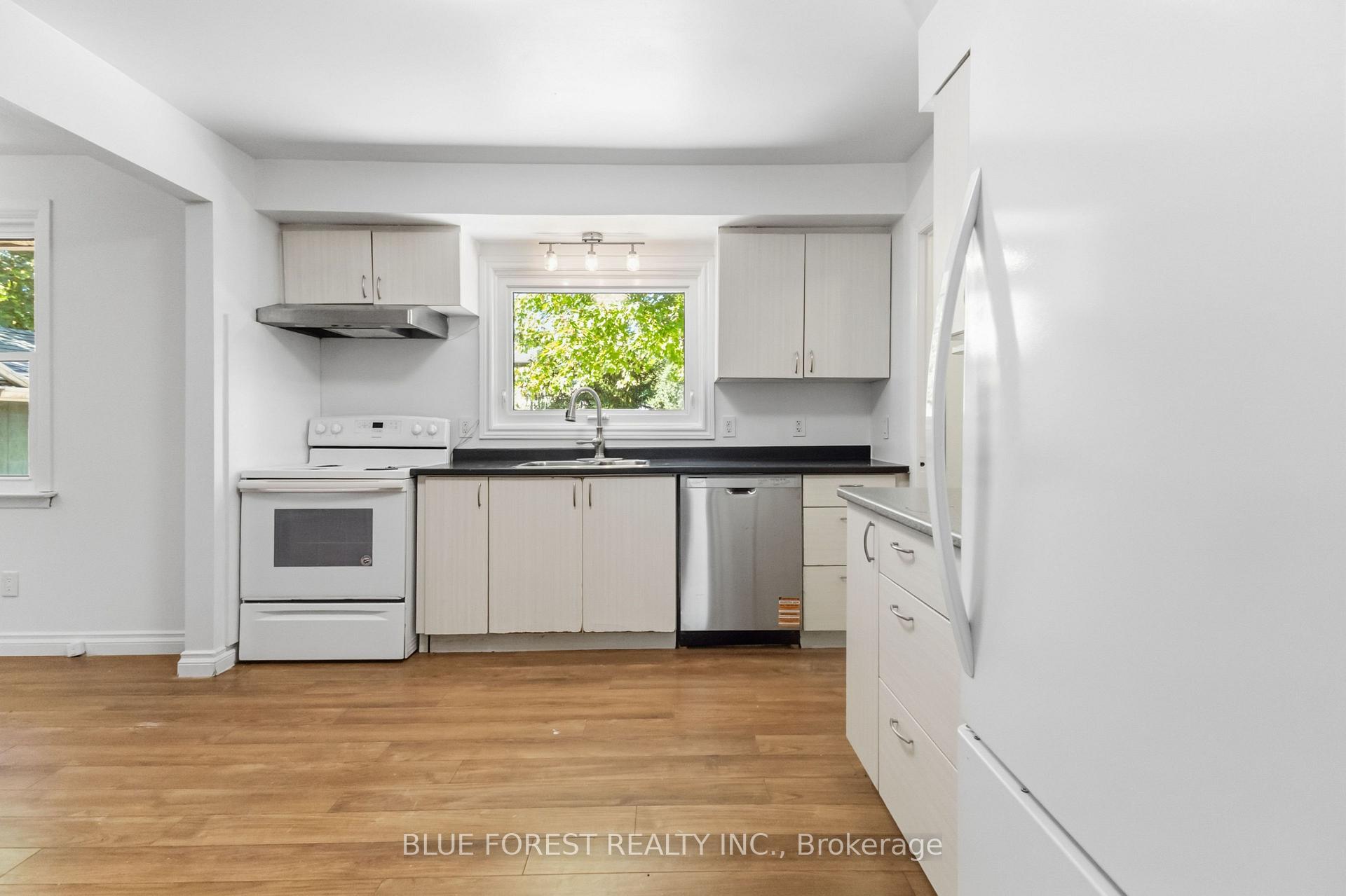 Photo 14 of 59 Scotchpine Crescent, London, North F — HOMEH