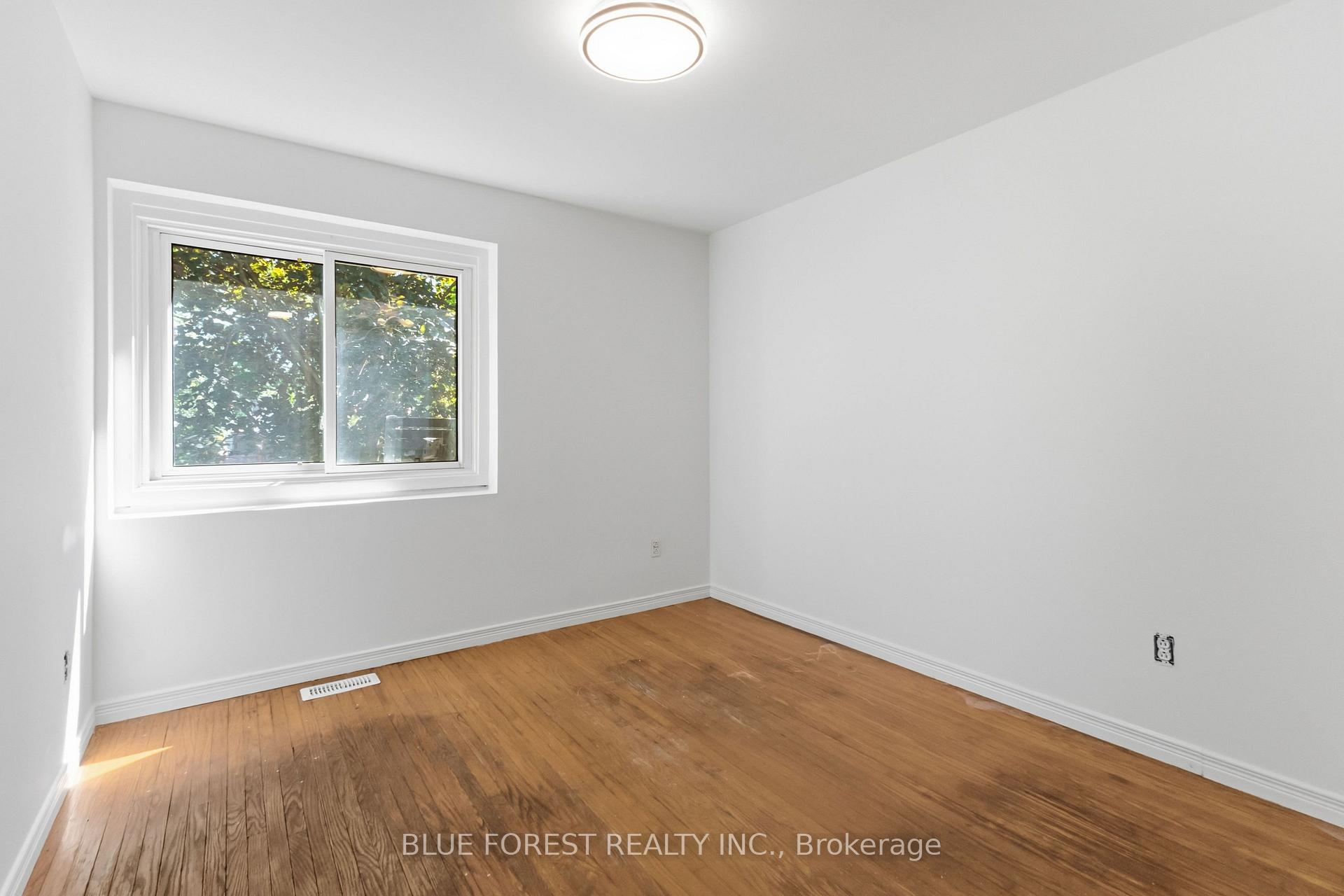 Photo 17 of 59 Scotchpine Crescent, London, North F — HOMEH