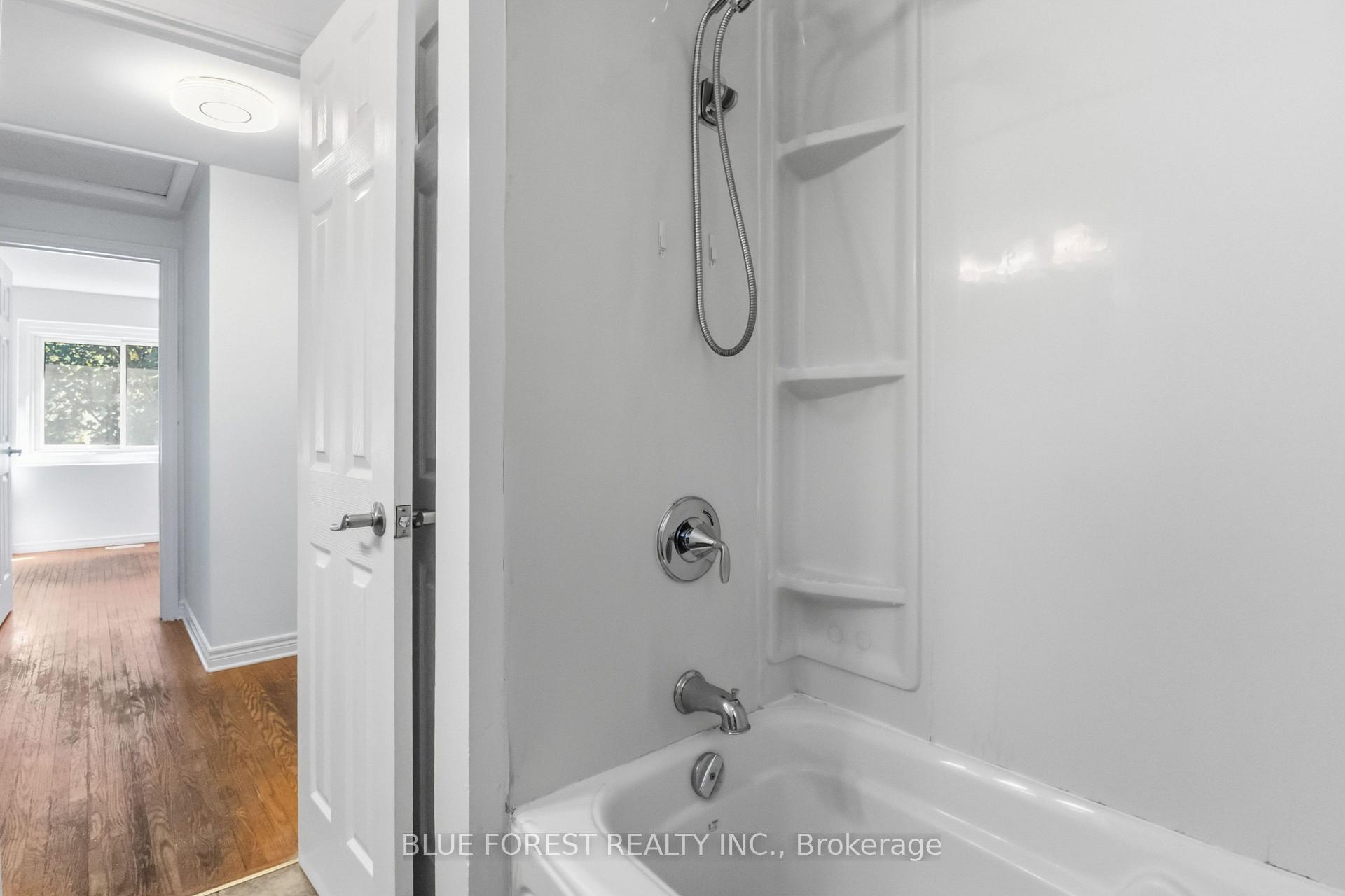 Photo 20 of 59 Scotchpine Crescent, London, North F — HOMEH