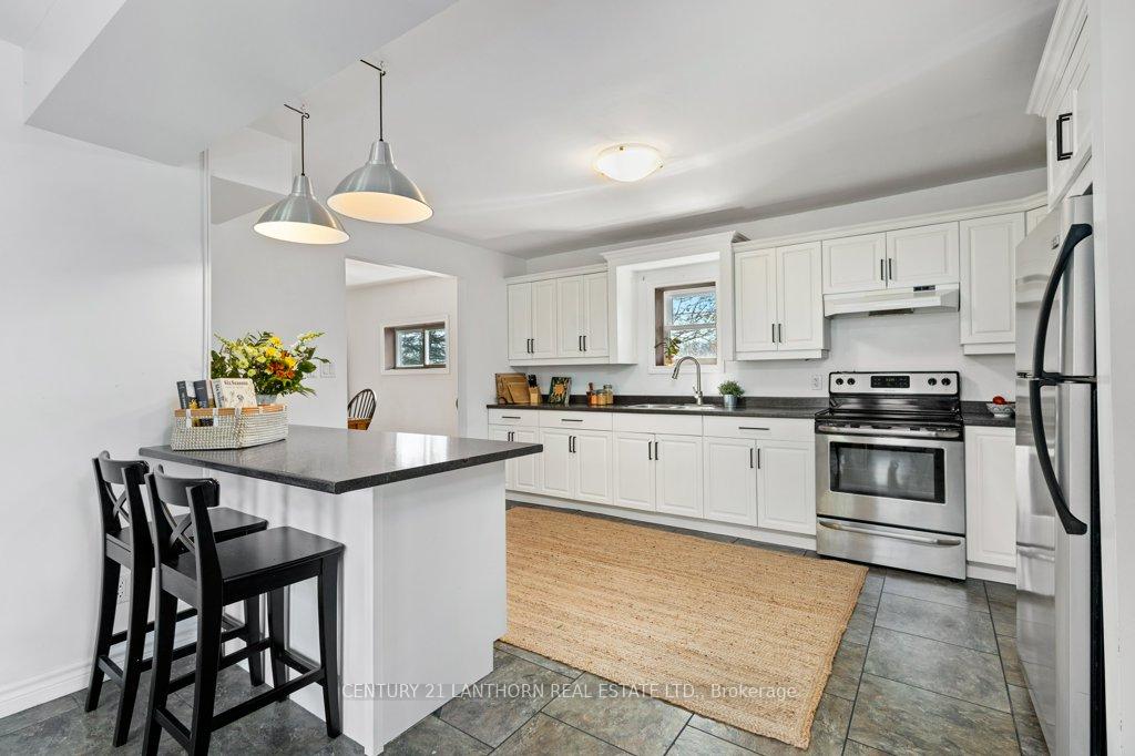 Photo 9 of 986 Black Road, Prince Edward County, Sophiasburg Ward — HOMEH