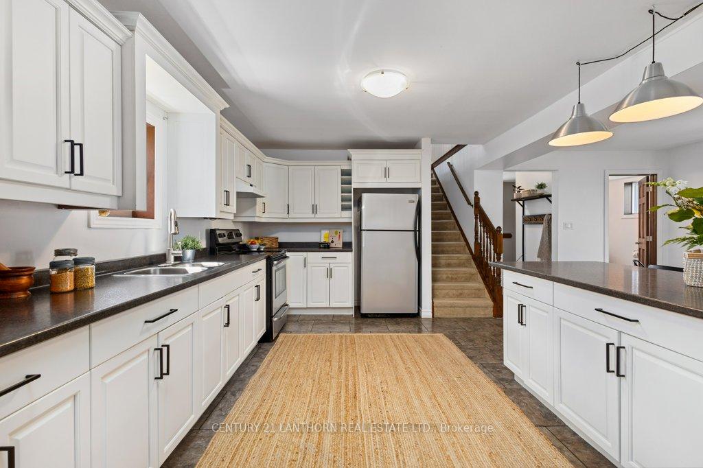 Photo 11 of 986 Black Road, Prince Edward County, Sophiasburg Ward — HOMEH
