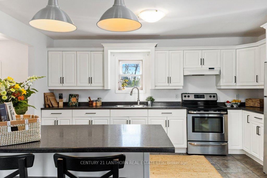 Photo 12 of 986 Black Road, Prince Edward County, Sophiasburg Ward — HOMEH