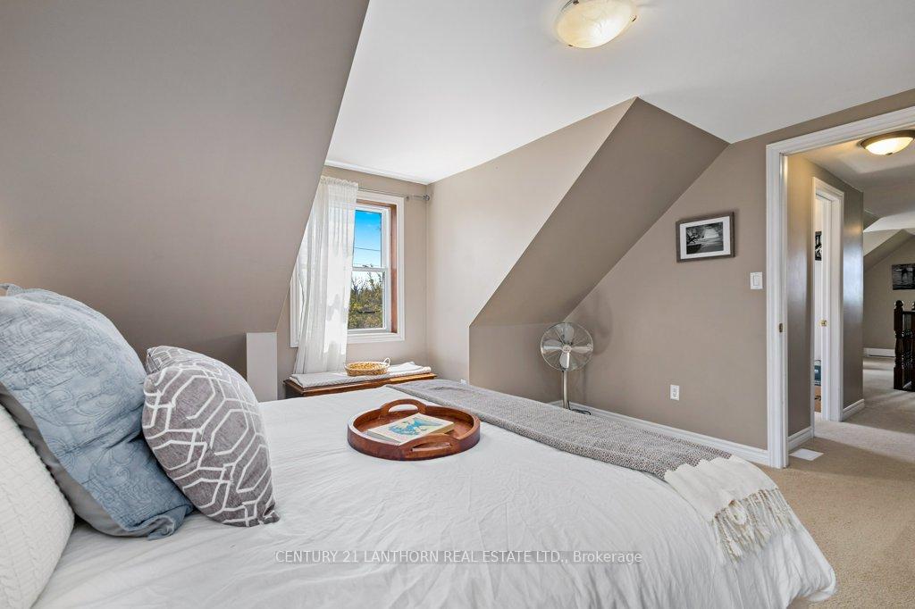 Photo 27 of 986 Black Road, Prince Edward County, Sophiasburg Ward — HOMEH