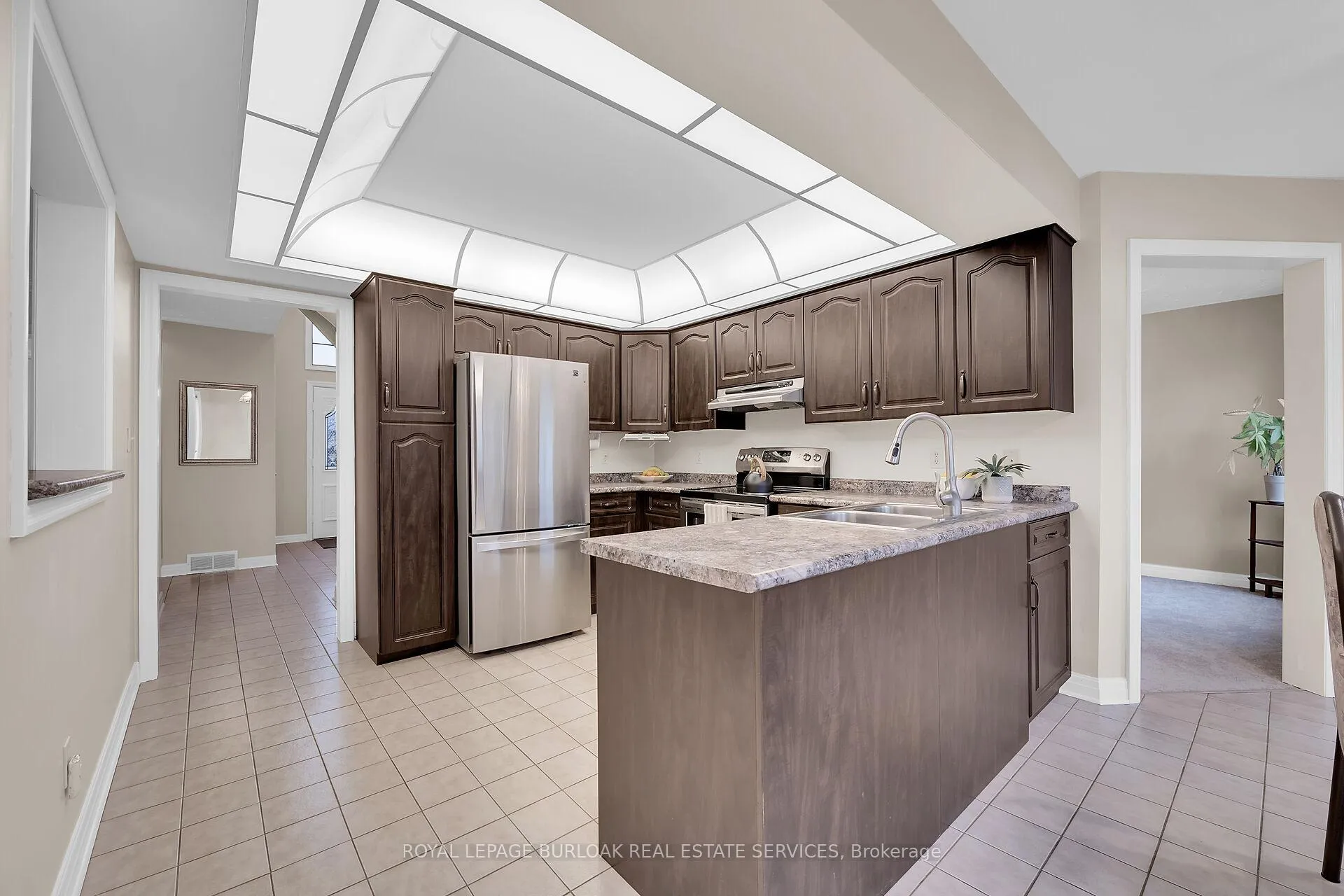 Photo 5 of 45 Stoney Brook Crescent, St. Catharines, Grapeview — HOMEH