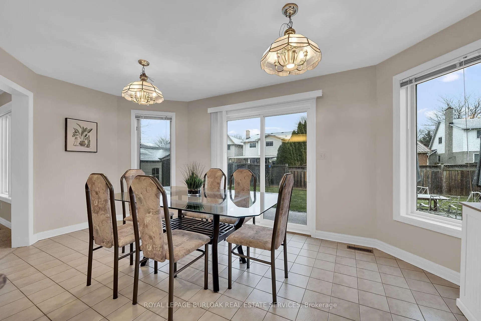 Photo 6 of 45 Stoney Brook Crescent, St. Catharines, Grapeview — HOMEH