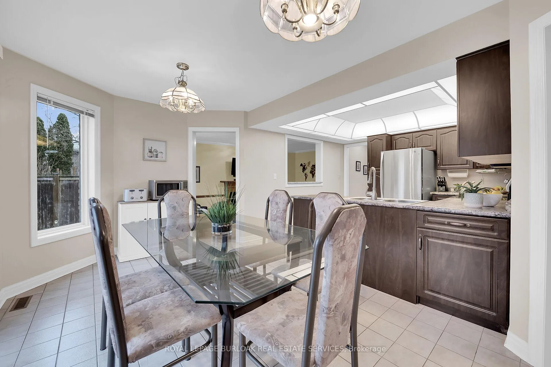 Photo 7 of 45 Stoney Brook Crescent, St. Catharines, Grapeview — HOMEH