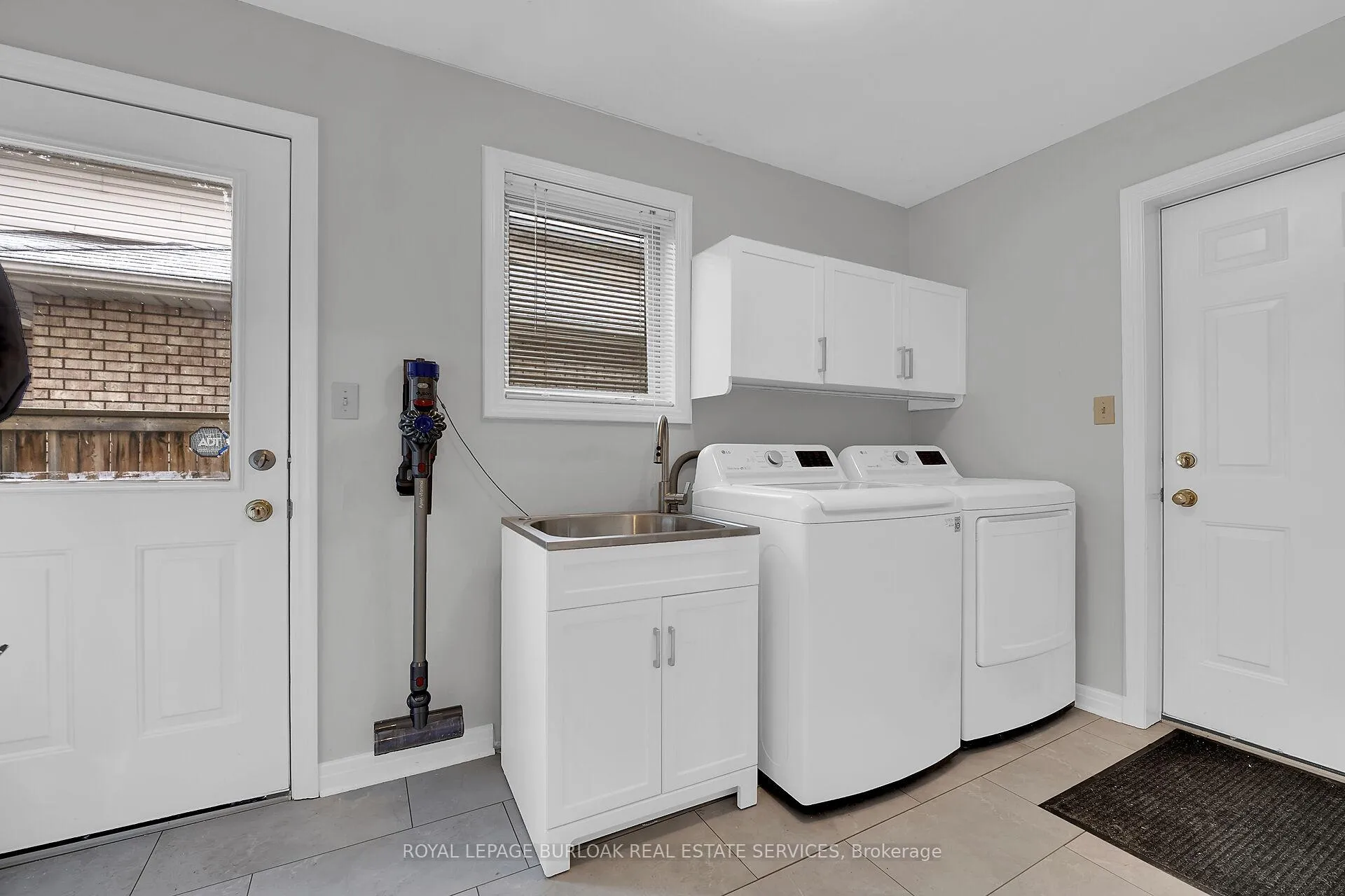 Photo 18 of 45 Stoney Brook Crescent, St. Catharines, Grapeview — HOMEH