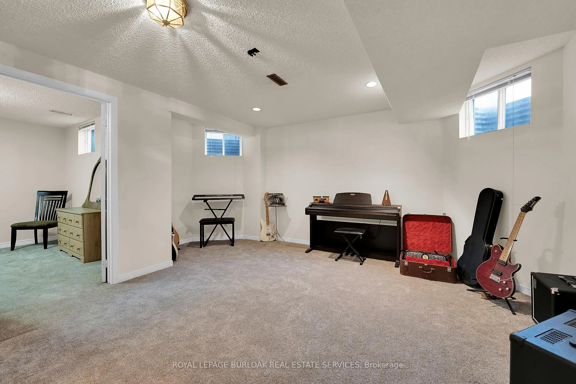 Photo 32 of 45 Stoney Brook Crescent, St. Catharines, Grapeview — HOMEH