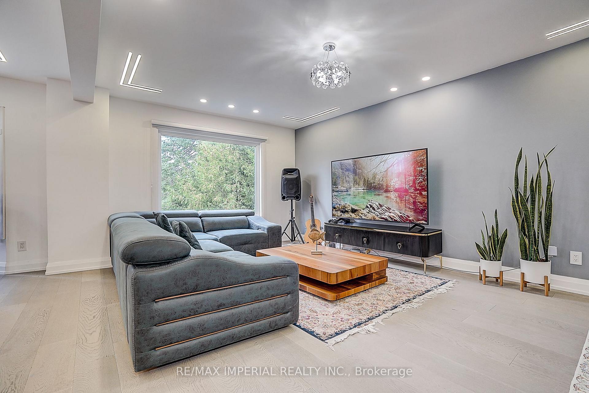 Photo 10 of 176 Timpson Drive, Aurora, Aurora Highlands — HOMEH