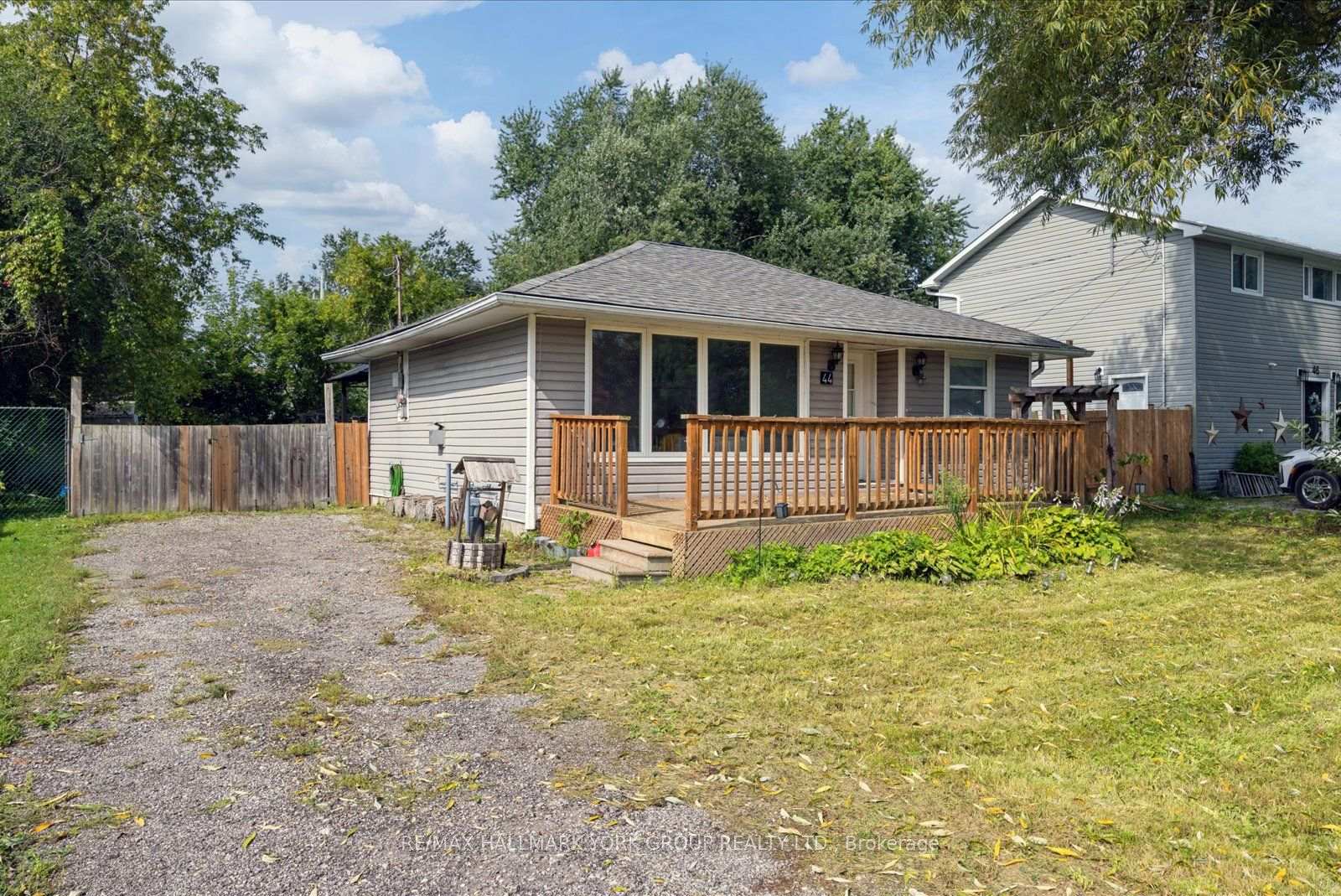Photo 2 of 44 Glenview Avenue, Georgina, Virginia — HOMEH