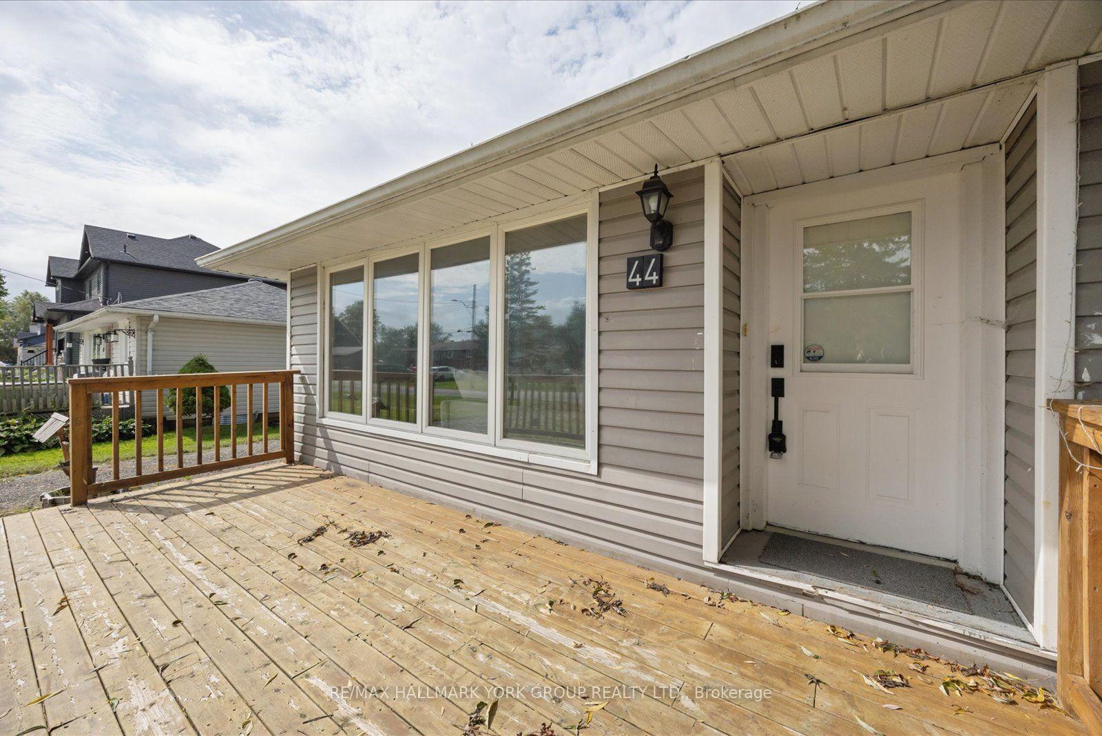 Photo 3 of 44 Glenview Avenue, Georgina, Virginia — HOMEH