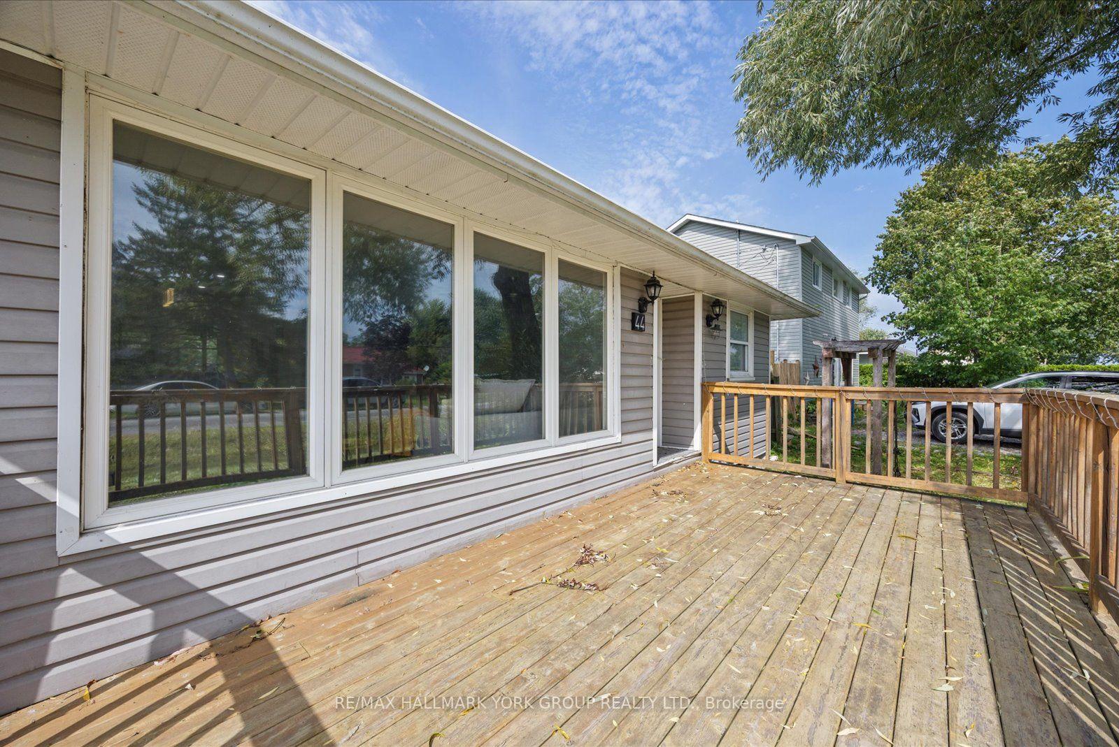 Photo 4 of 44 Glenview Avenue, Georgina, Virginia — HOMEH