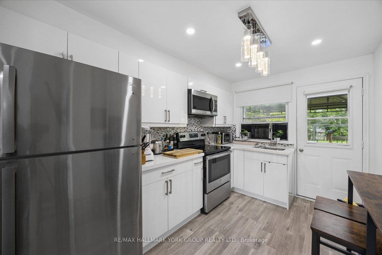 Photo 12 of 44 Glenview Avenue, Georgina, Virginia — HOMEH