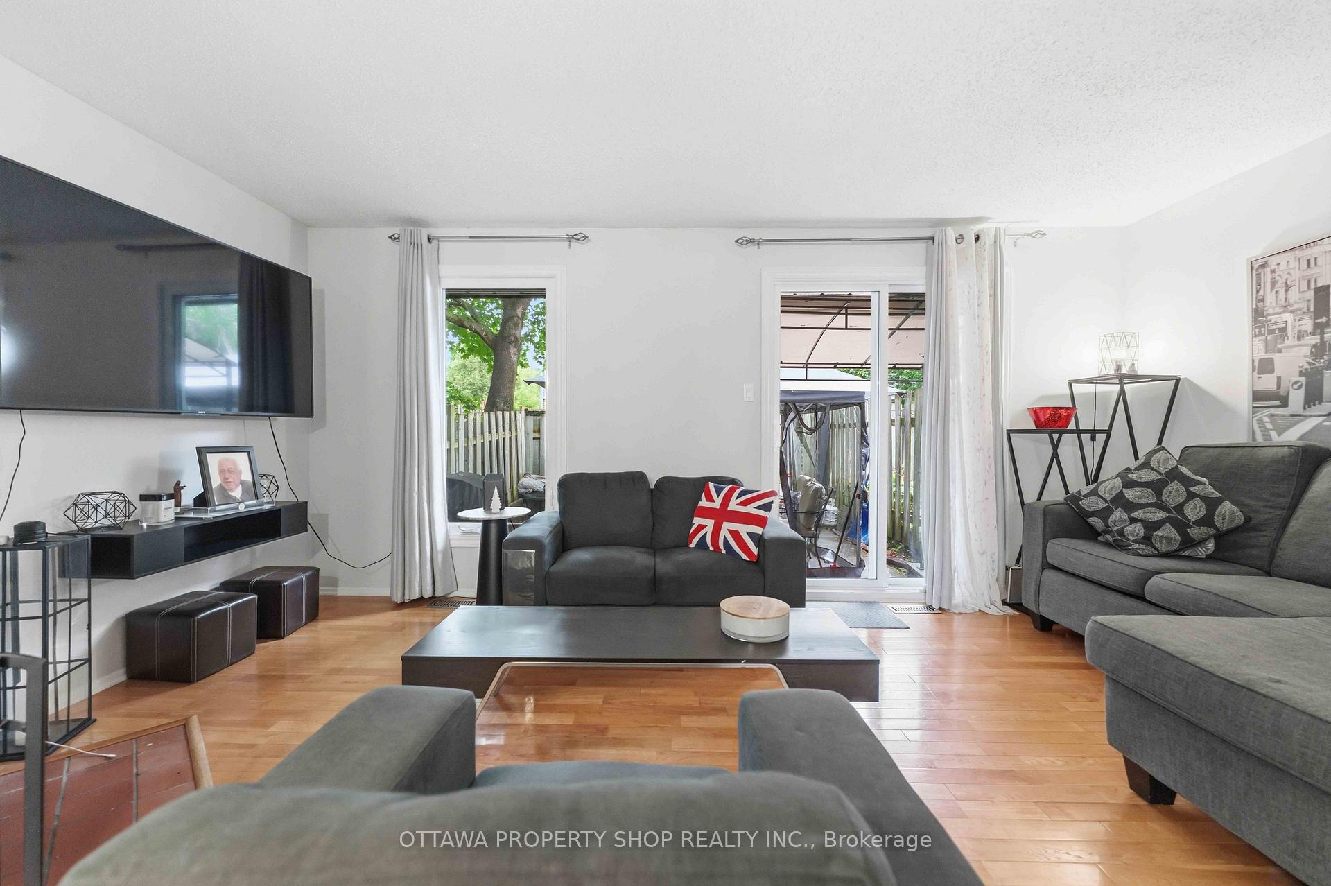 Photo 3 of Unit 32, 3333 Mccarthy Road, Ottawa, Hunt Club/Western Community — HOMEH