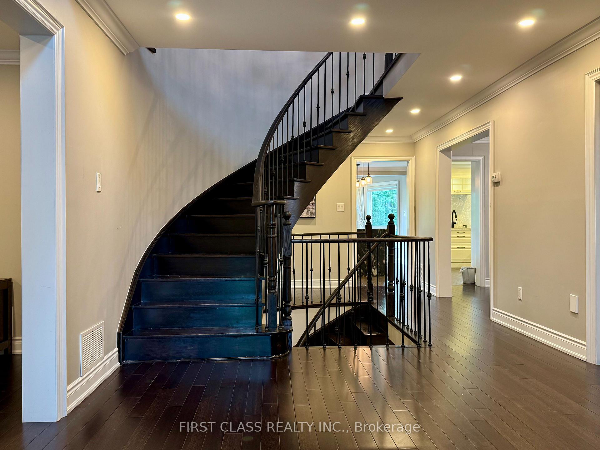 Photo 2 of 1230 Glenashton Drive, Oakville, Wedgewood Creek — HOMEH