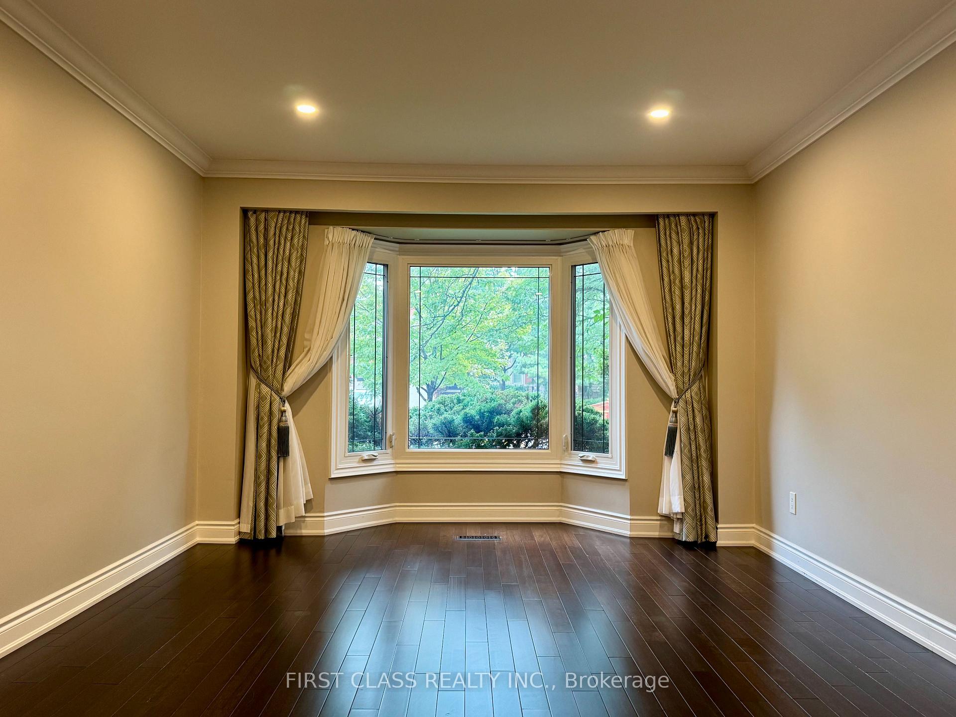 Photo 4 of 1230 Glenashton Drive, Oakville, Wedgewood Creek — HOMEH